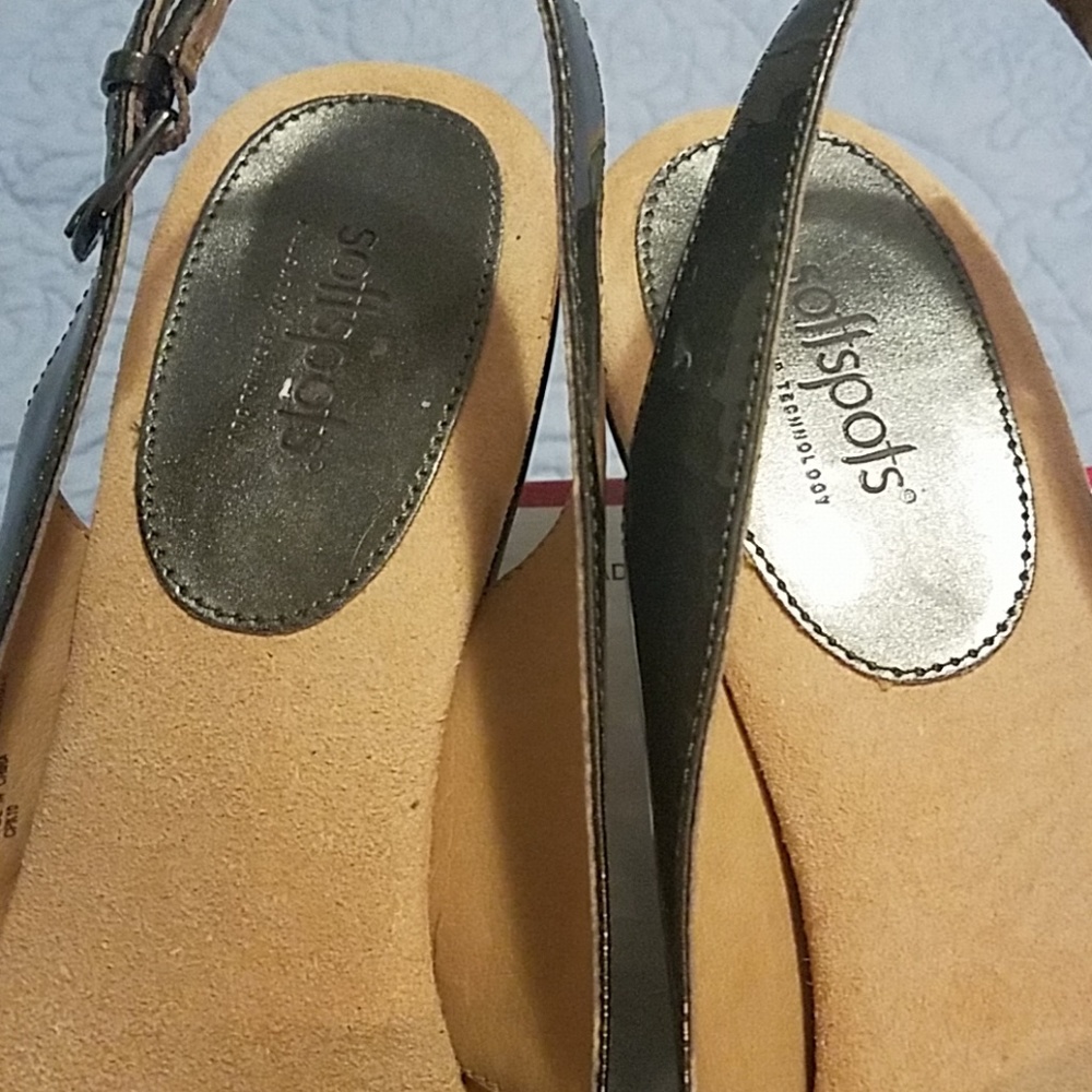 Sandals - Picture 2 of 4